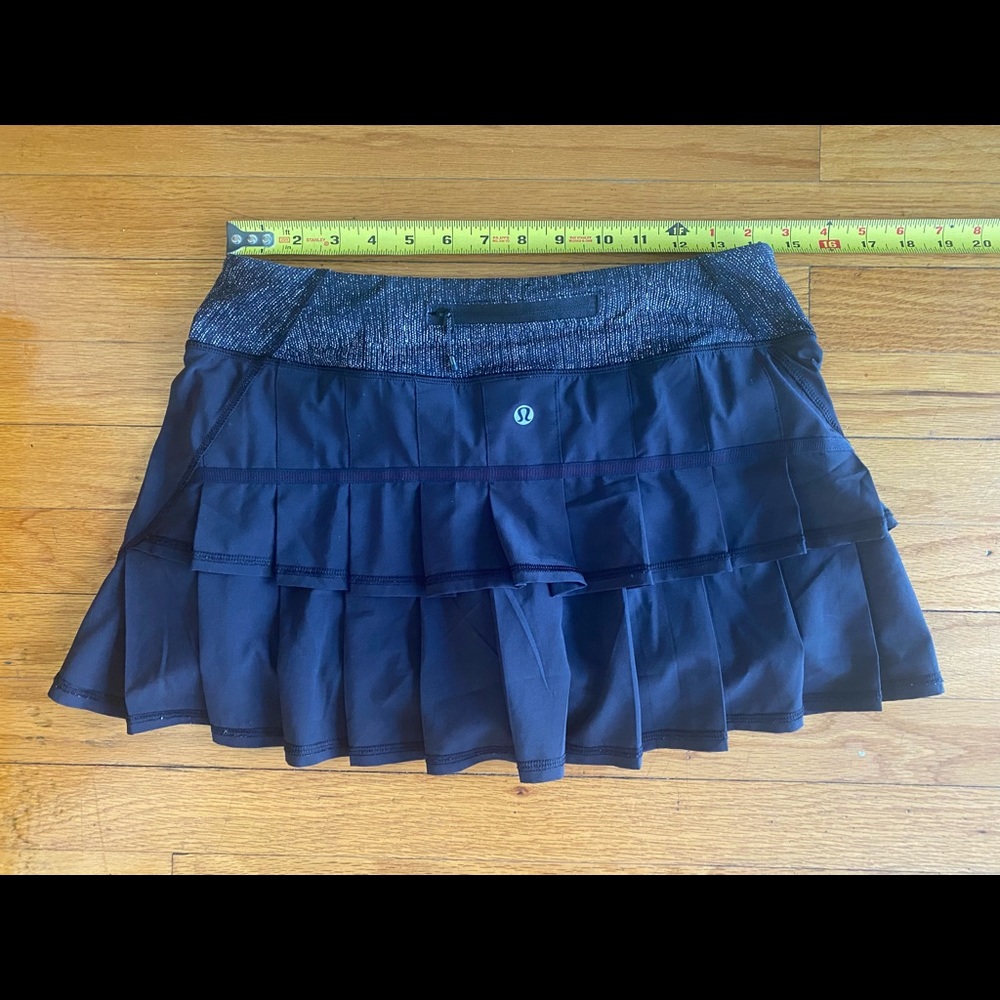 Cute black lululemon skort size 6.